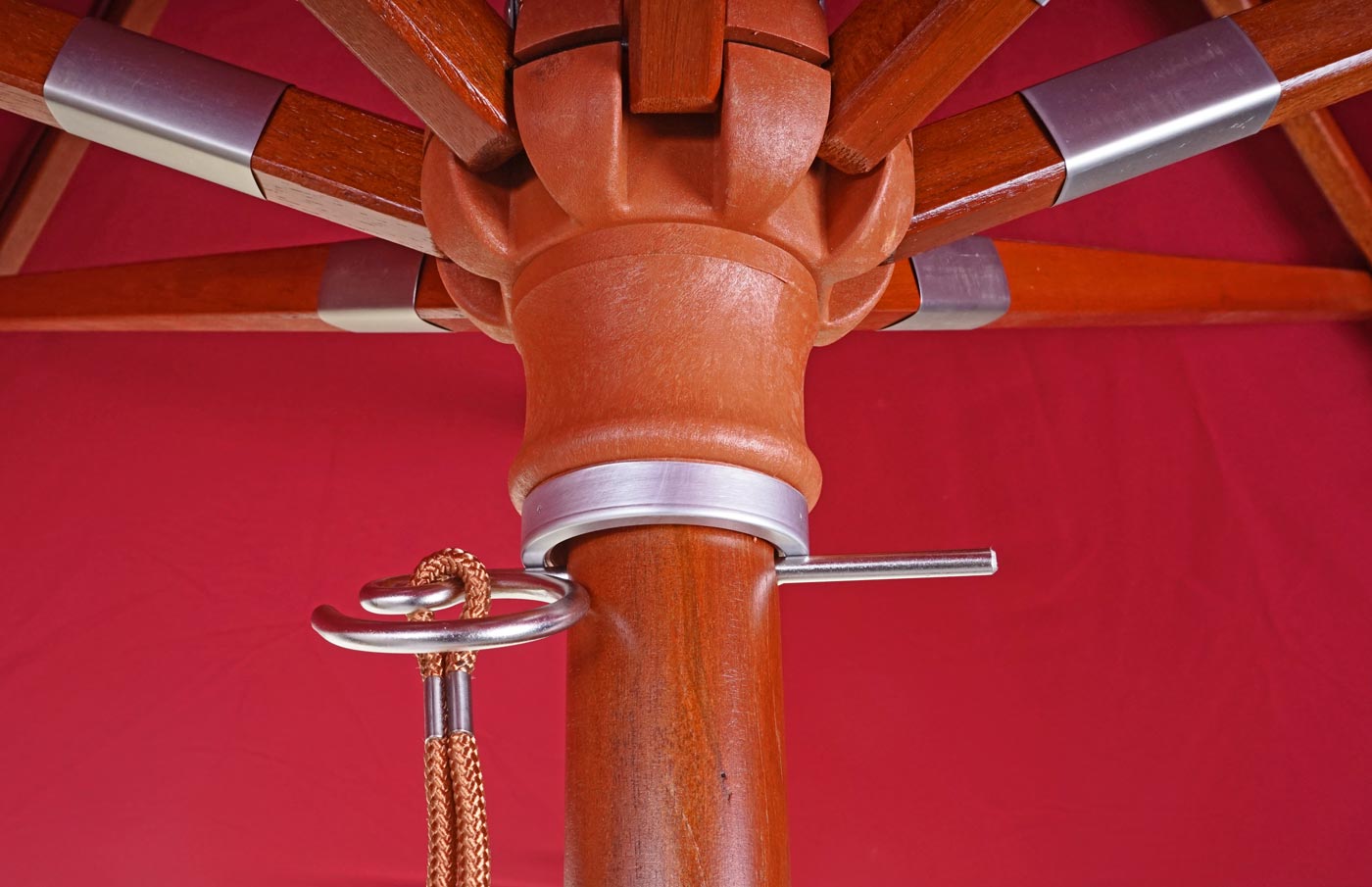 Cosmo Casa - Houten parasol - Trekkoord - Polyester & Hout - Bordeauxrood - Ø3 m