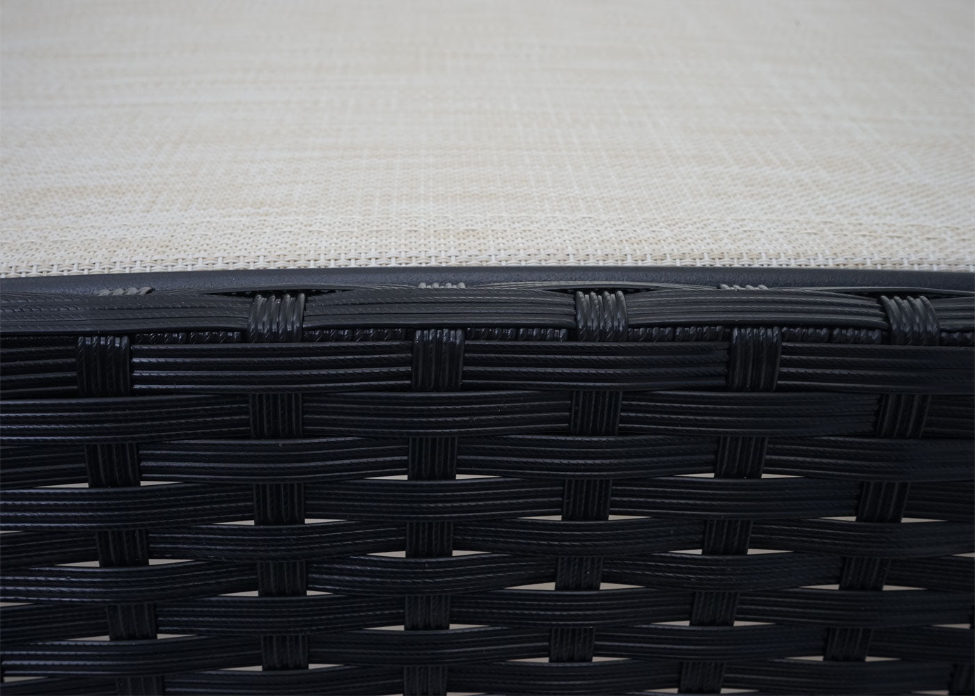 Cosmo Casa - Savannah Ligstoel - Relaxstoel - Tuinligstoel - Polyrotan - Antraciet met Crèmewitte Hoes