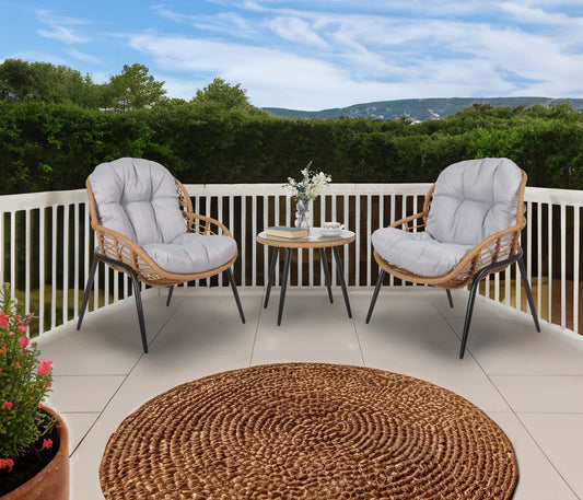 Cosmo Casa - Polyrotan Tuinset - Balkonzitgroep met Stoel en Bijzettafel - Naturel Look - Lichtgrijze Bekleding