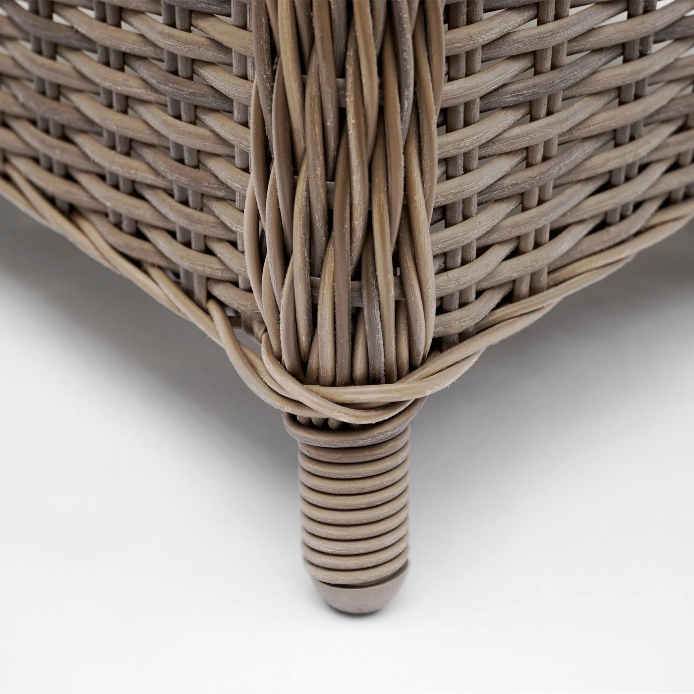 Cosmo Casa - Set van 2 poly rotan stoelen - Gesponnen halfrond rotan tuinstoel - Poly rotan - Beige - Kussen grijs