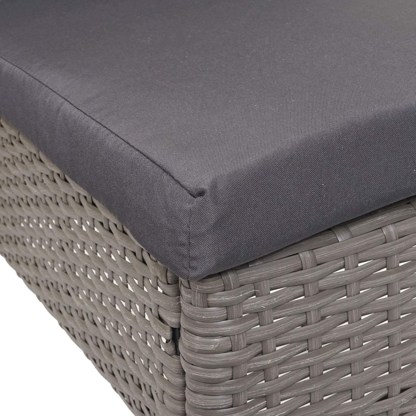 Cosmo Casa - Set van 2 Poly Rattan Stoelen - Balkonstoel, Stapelbaar - Polyrotan & Kussens - Grijs & Donkergrijs